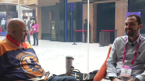 MetaMask Fox vs. Flamingo - Stablecoin Mascot Showdown!