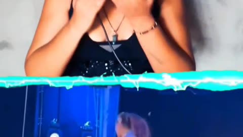 Anitta casi se desvive de un susto.