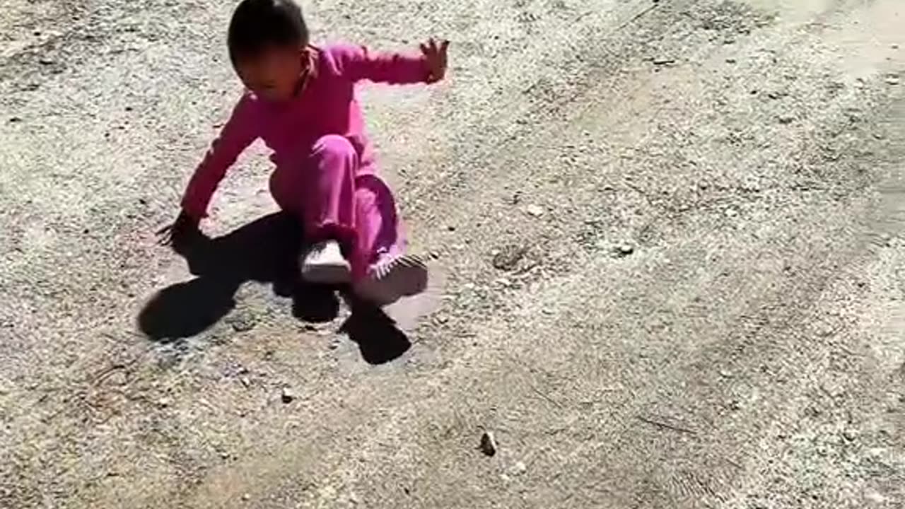 Baby and the shadow 💔😂