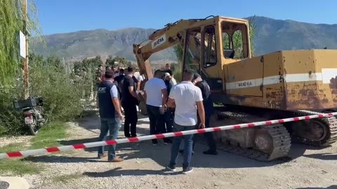 IKMT shemb dy objekte në Orikum, pronarët: Ndërhyrja është e paligjshme, jemi ende në gjyq