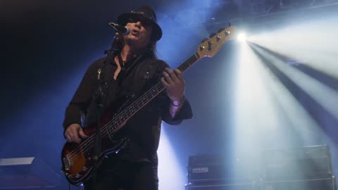 Love’s A Bitch - Quiet Riot (live)