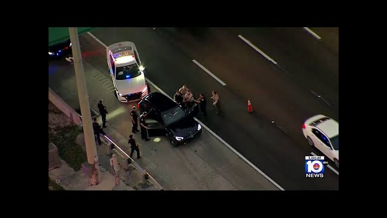 Deputies and police officers detain driver in Miami-Dade