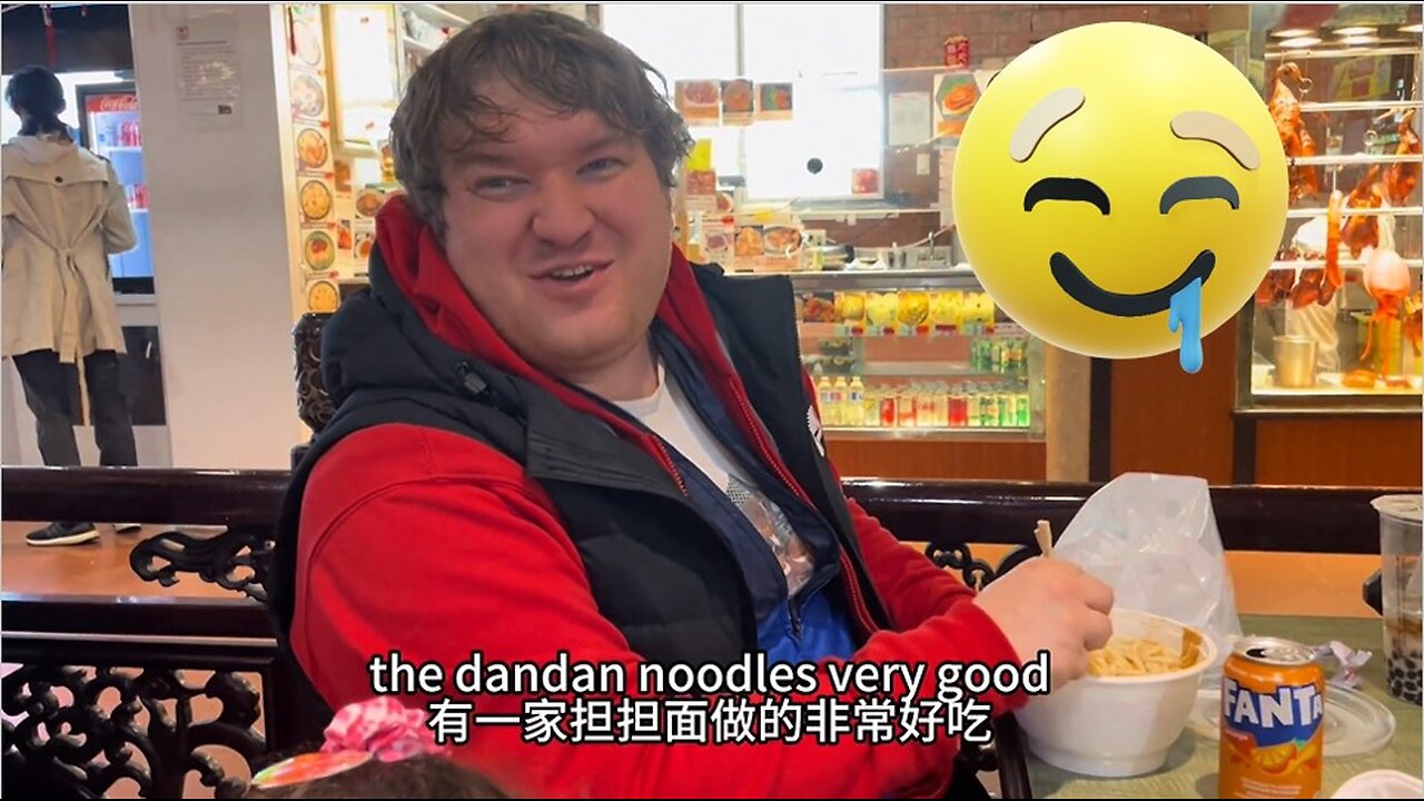 Foreigner in Canada Buys Dandan Noodles, Shocked at What Arrives at the Table