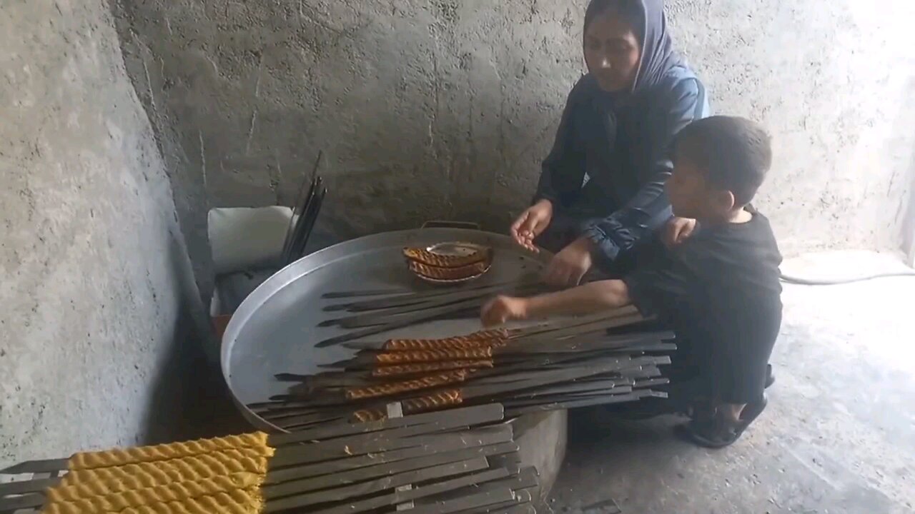 Those who see this video, please help this family if you can.