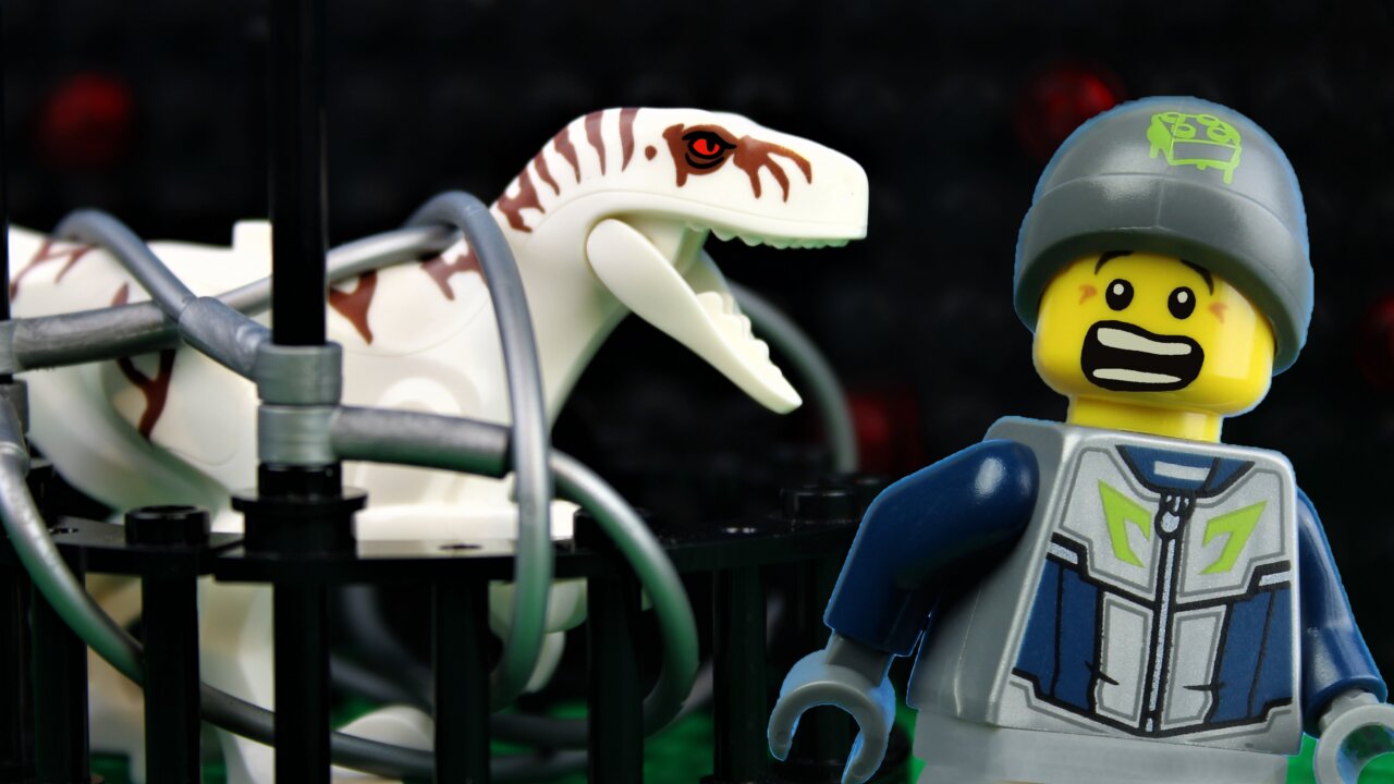 Lego Jurassic World Stop Motion | Atrociraptor Rescue! | Reptibian Bricks