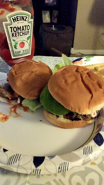 Eating Simple Truth Natural Ground Beef Burgers, Dbn, MI, 11/9/25