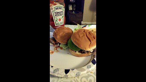 Eating Simple Truth Natural Ground Beef Burgers, Dbn, MI, 11/9/25