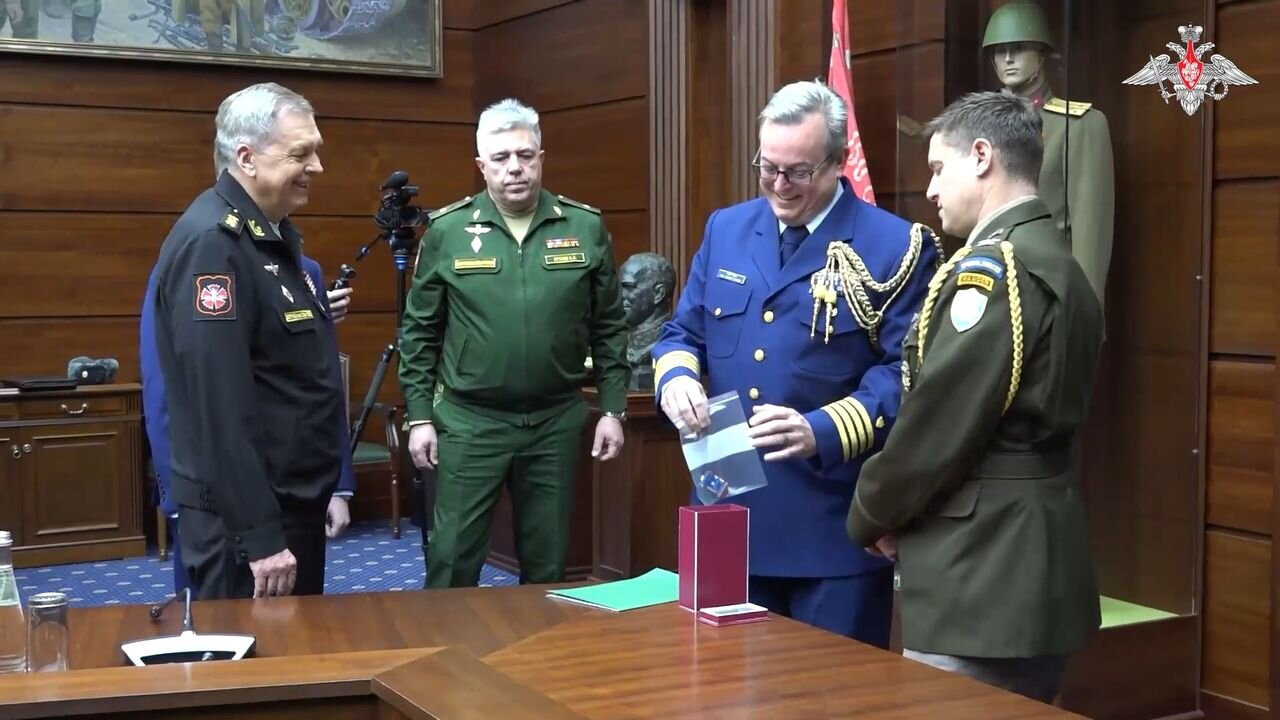 Americký vojenský atašé v Moskvě převzal dešifrovaný letový čip z ukrajinského dronu!