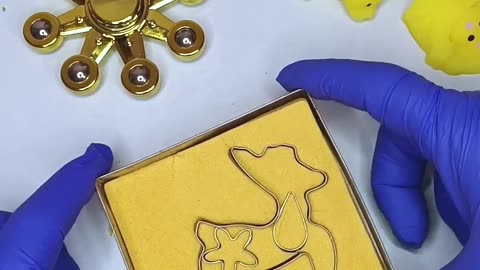 ✨ Watch the magic unfold as she slices through the soft, dreamy kinetic sand 🦌