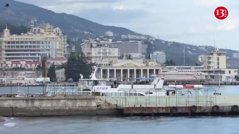 Crimea is Ukraine - Shocked by US Peace Offer, Ukrainians protest against handing crime to Russia