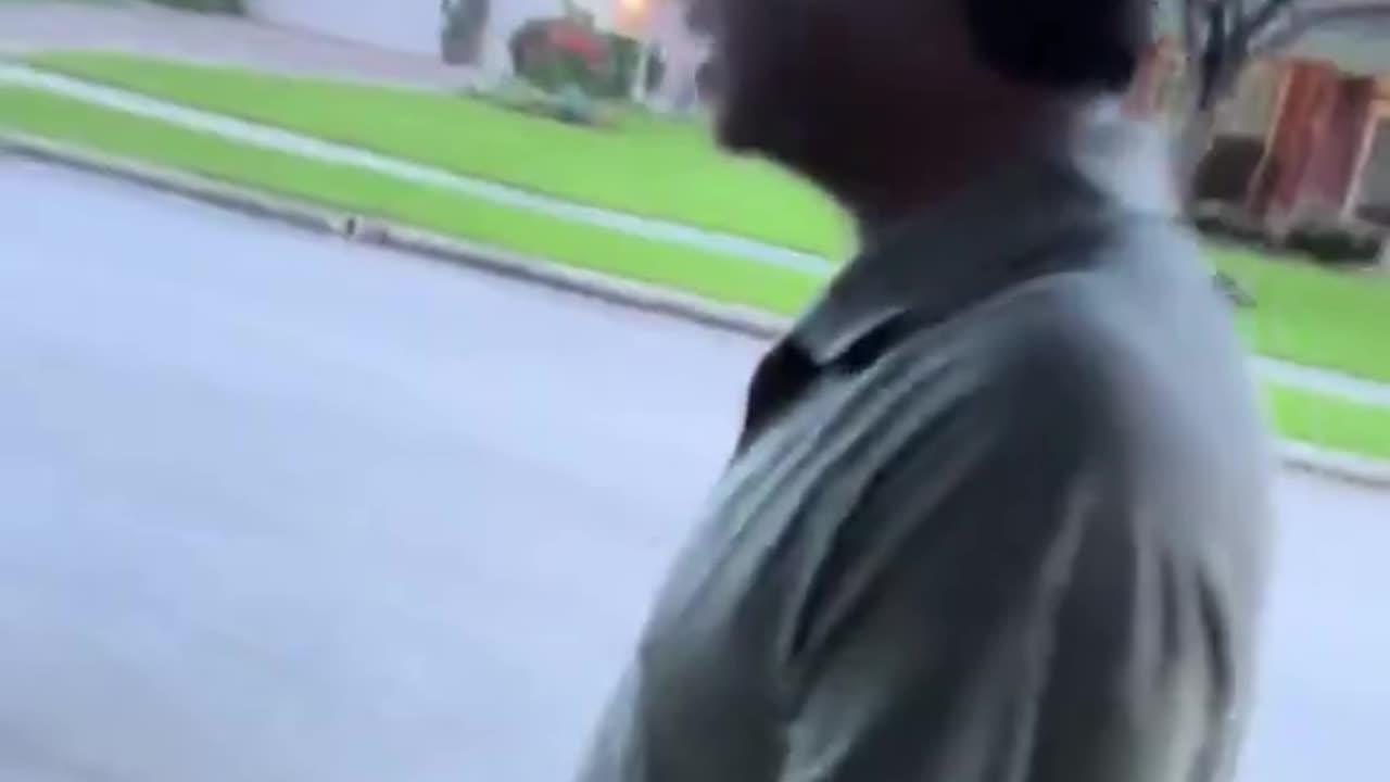 Pajeet doesn't believe the black dude lives near him😂.. then again, he may not live there...