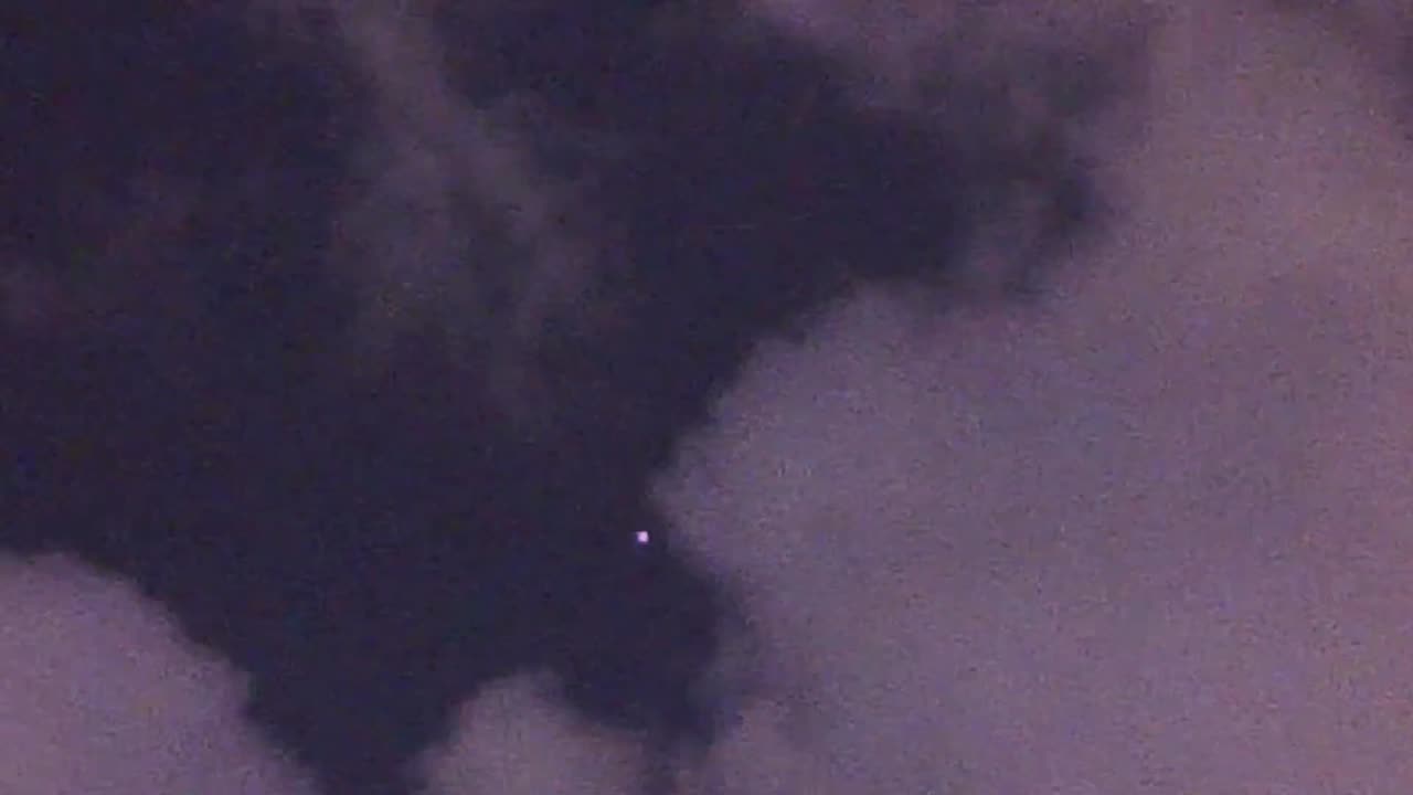 Objet inexpliqué dans le ciel de Londres ! Un OVNI a atterri dans le désert du Nouveau-Mexique.