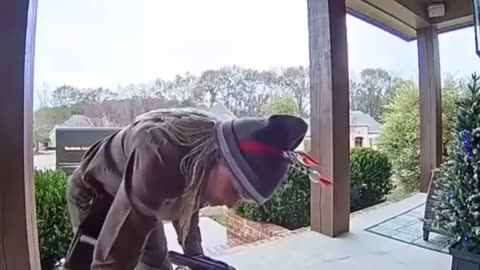 😱🎁 Surprise Gifts at the Doorstep! | FunFM