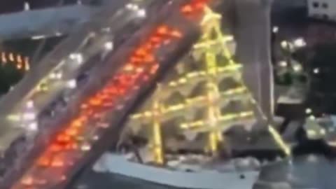 Watch as a Massive Mexican navy ship crashes into the Brooklyn bridge with 200 passengers on board