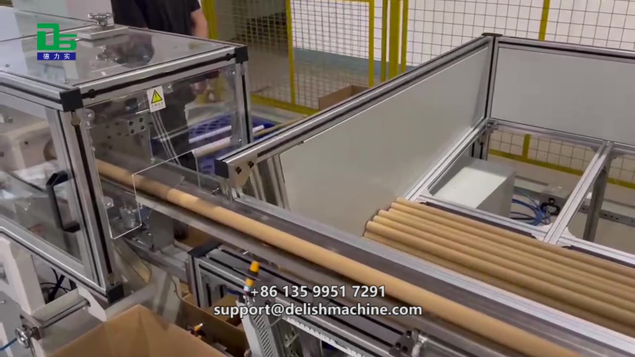 Automatic loading and unloading paper tube cutting machine