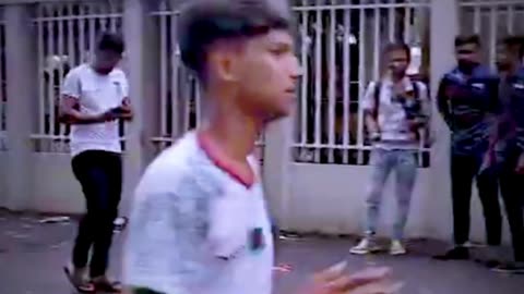 উশৃঙ্খল দর্শকদের নিয়ন্ত্রনে নিতে সেনা বাহিনীর একশন