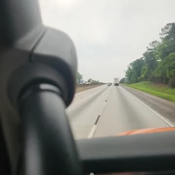 CAUSING CHAOS #ourtruckinglife #reallifetruckers #truckdriver #vistatrans