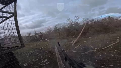 🛡Soldiers of "Lyut" together with their adjuncts in armored vehicles boldly attack houses occupied