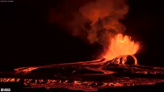 Timelapse video captures Kilauea spewing lava upwards of 300 ft