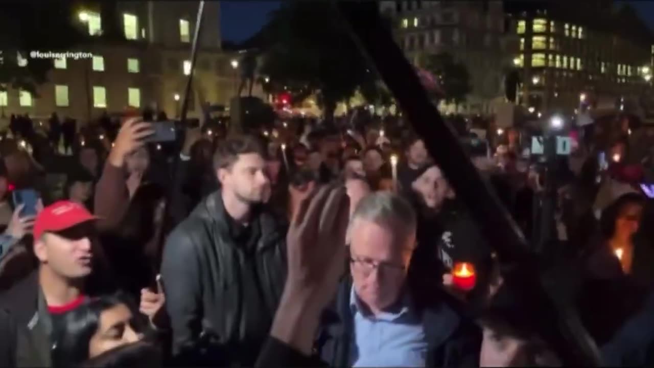Huge crowds gather at Winston Churchill statue in London, candles lit, honoring Charlie Kirk’s life.