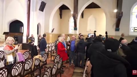 Anti-ICE protesters storm a church in Minnesota with Don Lemon and shut down services