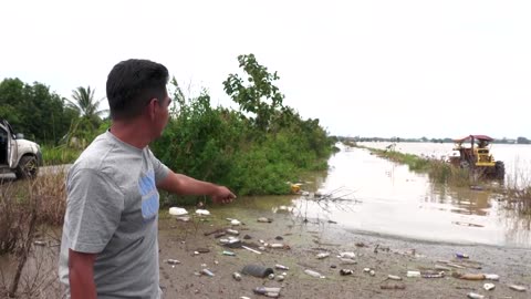 Southeast Asia floods: rescue teams push on as death toll climbs