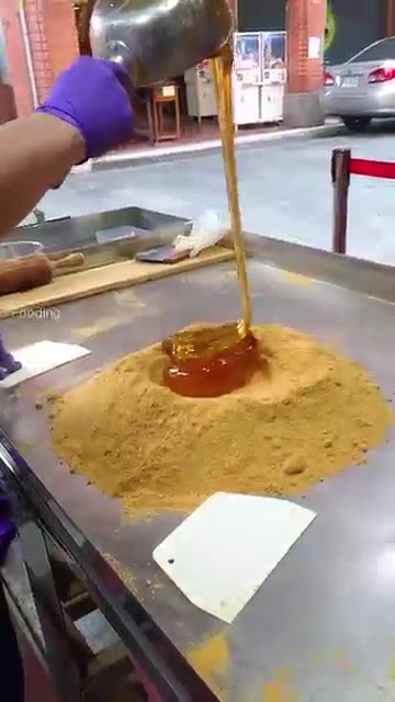 Amazing Taiwanese Volcanic Peanut Candy Made the Traditional Way!