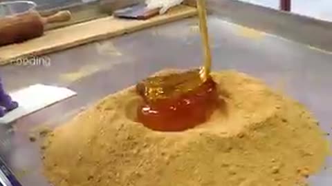 Amazing Taiwanese Volcanic Peanut Candy Made the Traditional Way!