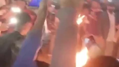 (WARNING: GRAPHIC VIDEO) Islamists Lynch Hindu in Bangladesh