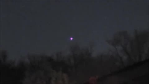 Trois objets en mouvement rapide capturés par une caméra infrarouge - Los Angeles, Californie