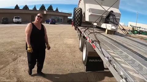 SPREADING CRAP #ourtruckinglife #reallifetruckers #truckdriver #atruckerslife #truckdrivers #trailer