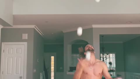 7 Ball Juggling - feat. Princess Elsa