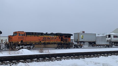 Pair of BNSF Train Engines Head East on the NS Line