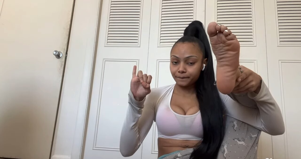 Imanii Bends - Afternoon Yoga Black Girl Time | Day 22 🙃