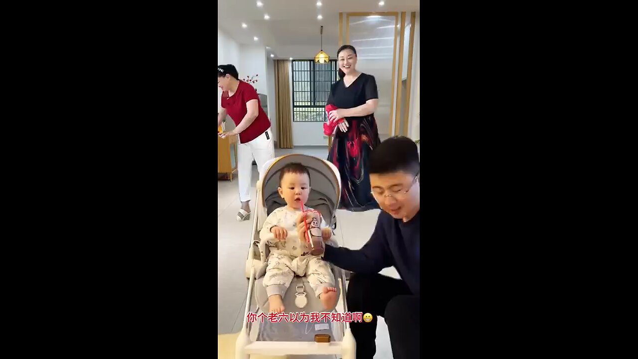 Baby_playing_with_dad_is_so_funny!!😂_え？パパ、なにそれ？もういいよ、自分で飲むから！👶💊✨
