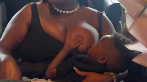 Woman’s receiving backlash for breastfeeding her (kind of old) child inside a restaurant