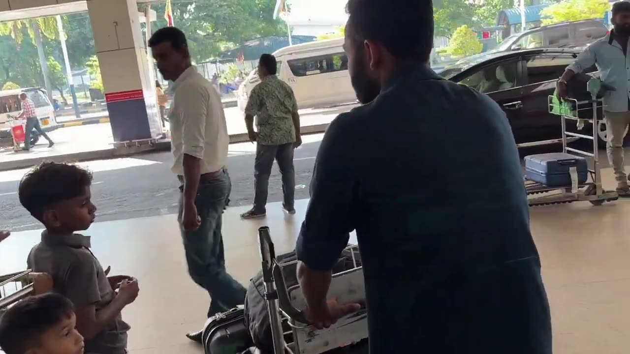 Traveling to Sri Lanka (32 Hours on American - Qatar - Sri Lankan Airlines) No Idea What to Expect