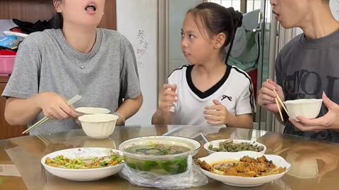 Beef balls are really hot! 😂 Be careful not to get burned and make emojis