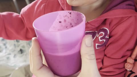 Baby Kayla Trying Smoothie for the First Time – Yum Yum! 🍓