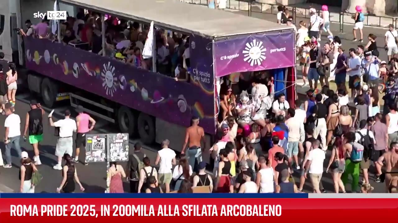 NOTIZIE DAL MONDO Roma Pride 2025,in 200mila alla parata dei sodomiti LGBTQ per le vie di Roma svolta il 14 giugno 2025 in concomitanza con il NO KINGS IN AMERICA contro Donald Trump e durante il Giubileo 2025 del paganesimo cattolico romano