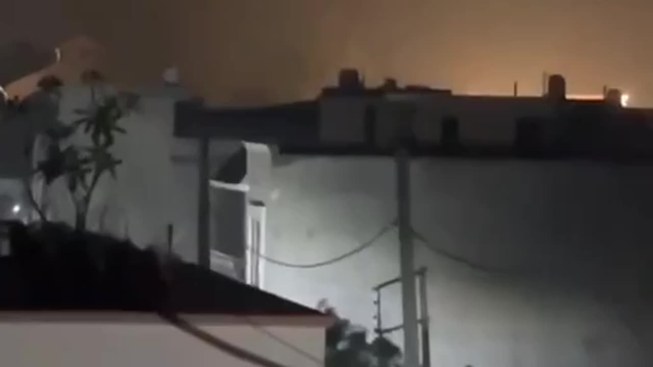 🇮🇳 Explosions and missiles flying in Amritsar, Indian Punjab.