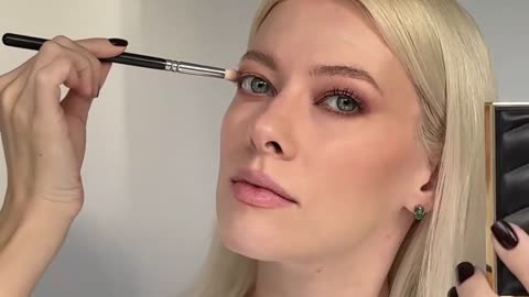 7-Minute Brown-Red Eyeshadow Tutorial P2