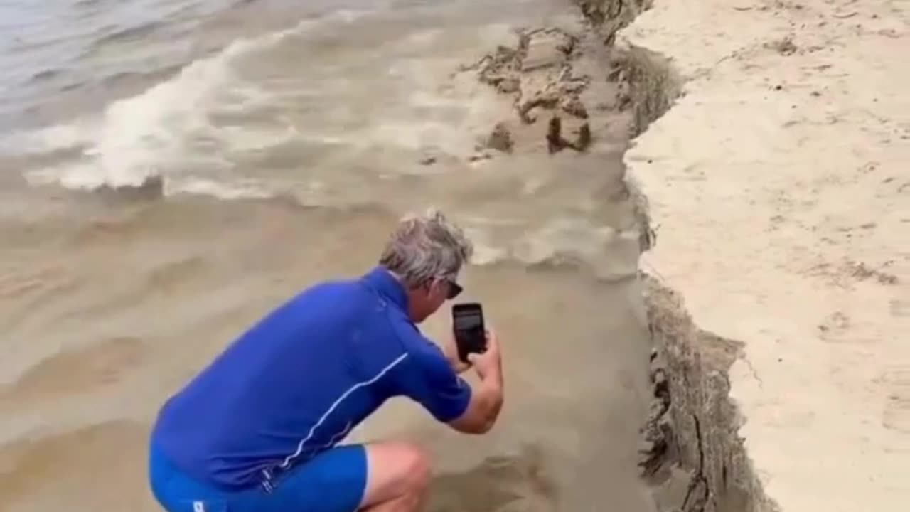Beach Erosion or Optical Trick? 🤯