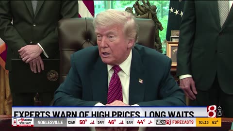 Trump threatens smartphone makers with new tariffs