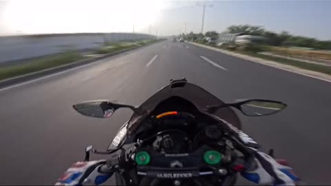 Mai aur meri bike ko pura hilake rakh dia 🥲 . #explore #superbikelife #kawasakizx10r #llthrottle