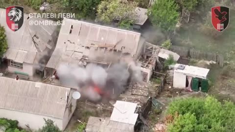 Russian Soldiers Running from Incoming Drones in Villages Around Toretsk