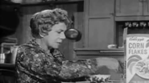 Commercial - Kellogg's Corn Flakes w Cousin Pearl Bodine