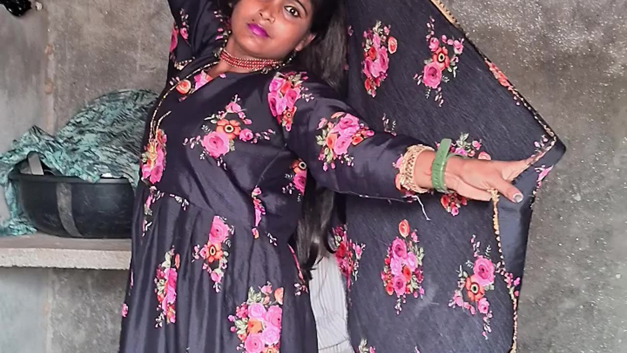 Aankhen Bhi Kya Mal karti hai