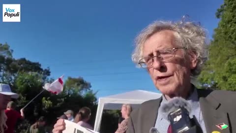 🇬🇧🚨 PIERS CORBYN, brother of JEREMY CORBYN, has arrived at the Bell MIGRANT...