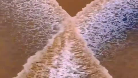 Dancing Currents: The Beauty of Crossing Water Waves